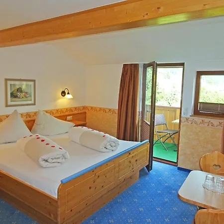 Staudacher Hof-das Romantische Haus Hotel 3*